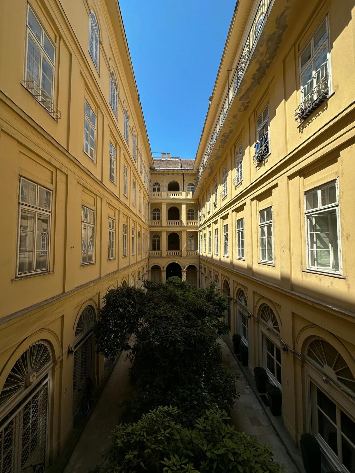 Dolce Vita Basilica Boedapest Buitenkant foto